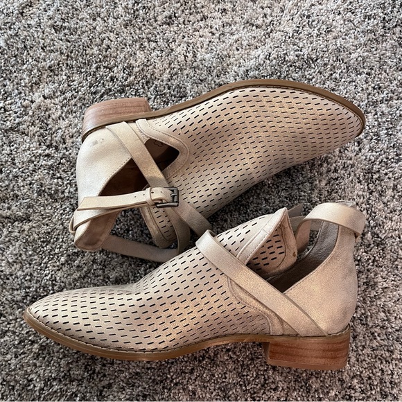 Vanessa Wu Metallic Gold Leather Perforated Ankle Boots - Picture 4 of 7